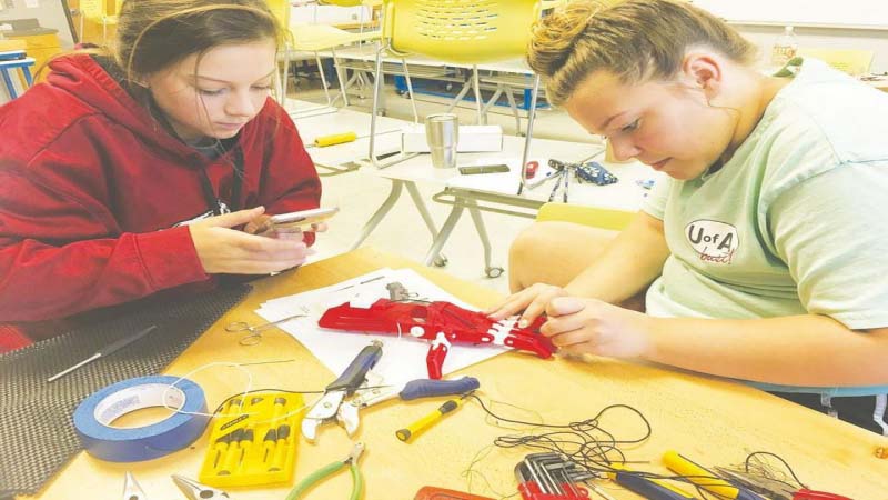 Students from Paris High School form Give Me Five Charity to distribute Free Prosthetic Hands